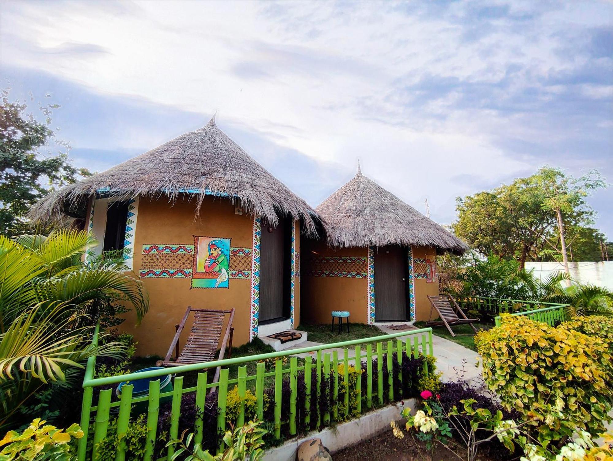 Van Vagdo Resort Rajpipla Ngoại thất bức ảnh
