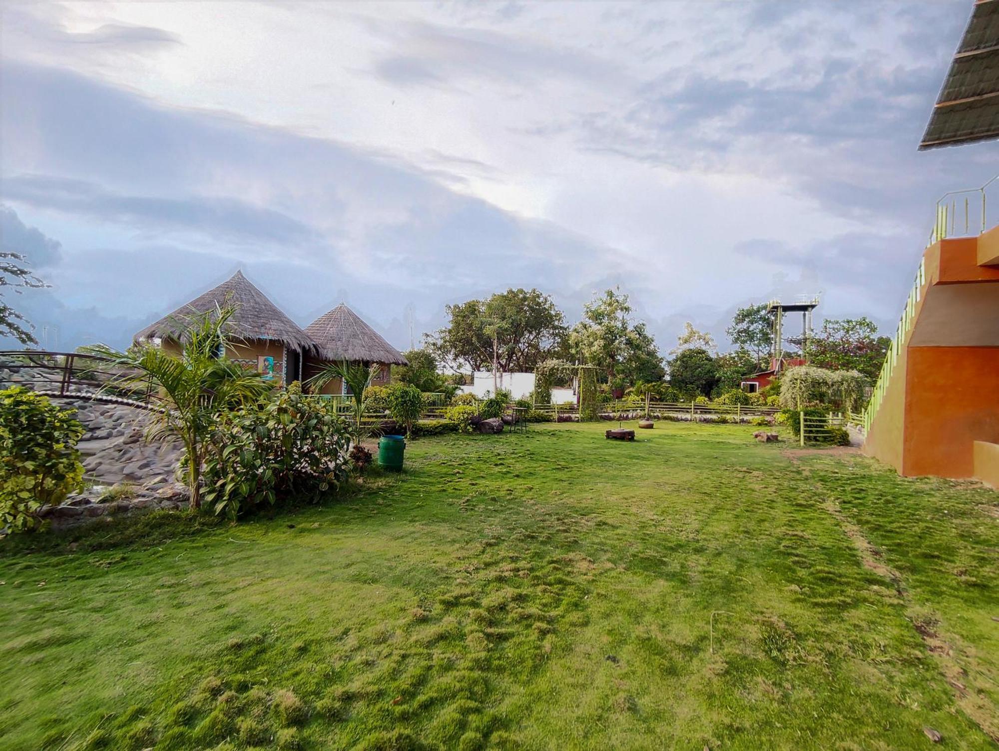 Van Vagdo Resort Rajpipla Ngoại thất bức ảnh