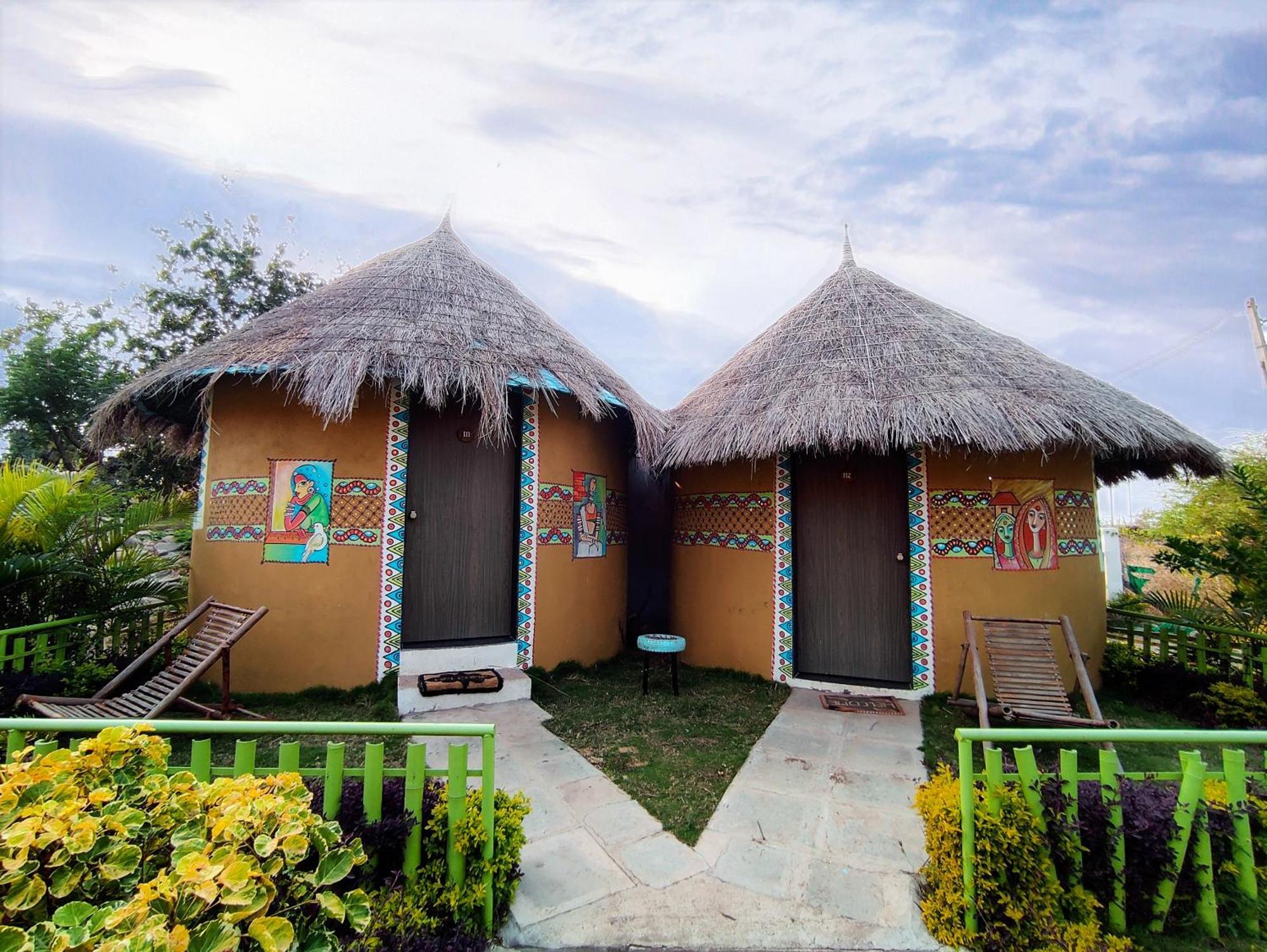 Van Vagdo Resort Rajpipla Ngoại thất bức ảnh