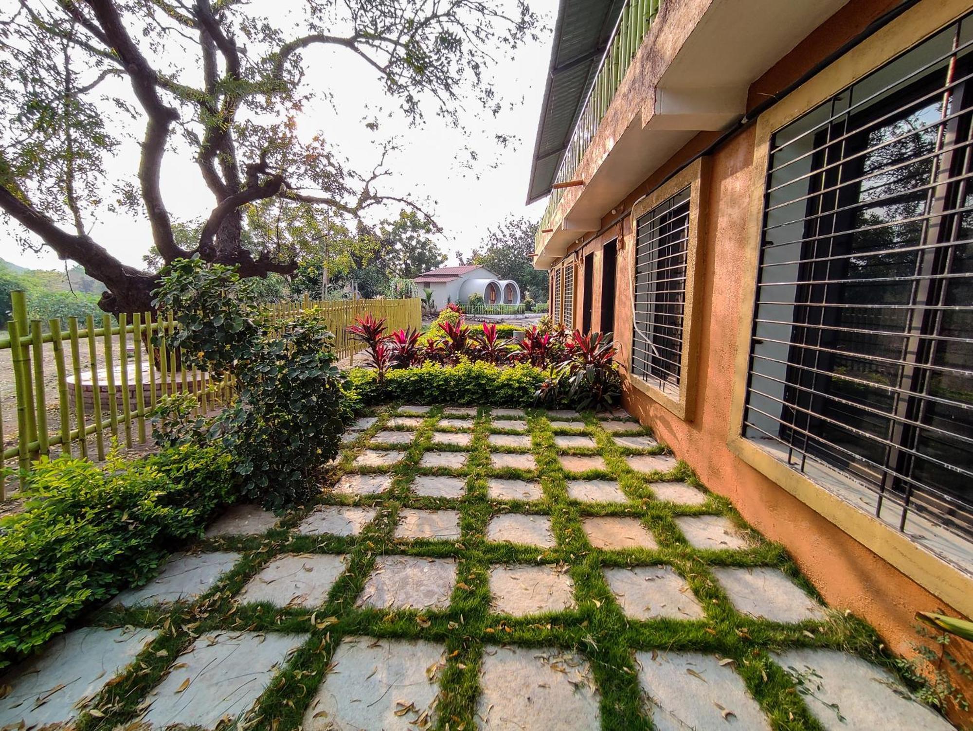 Van Vagdo Resort Rajpipla Ngoại thất bức ảnh