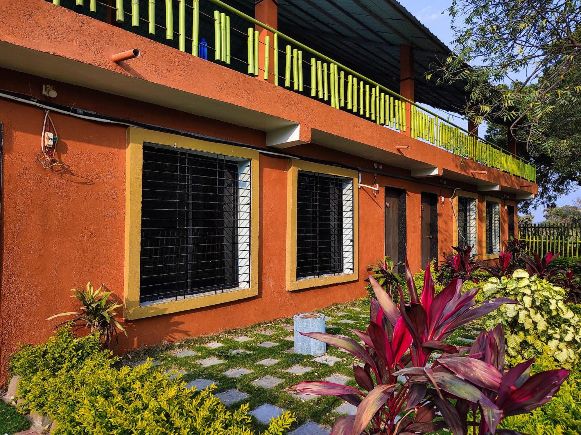 Van Vagdo Resort Rajpipla Ngoại thất bức ảnh