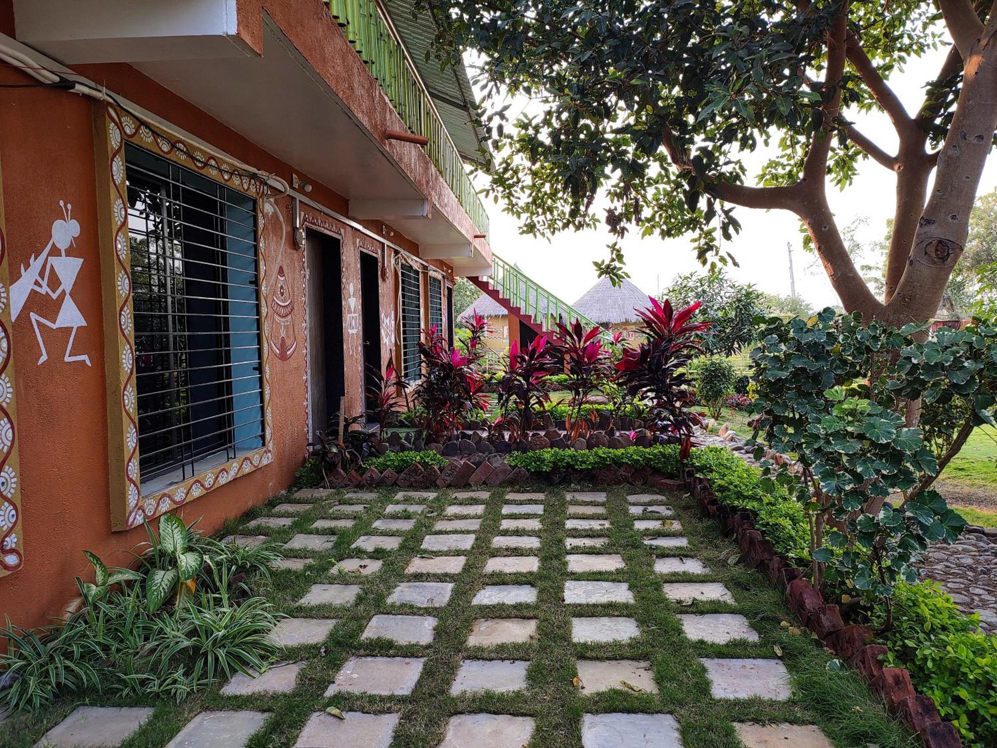 Van Vagdo Resort Rajpipla Ngoại thất bức ảnh