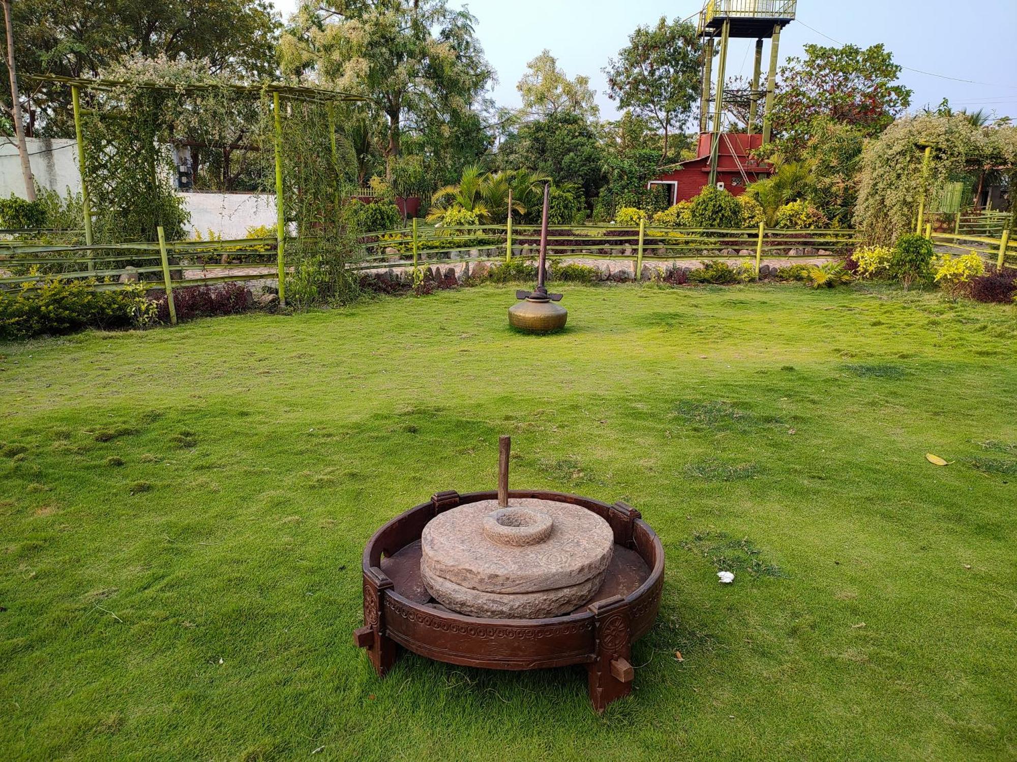 Van Vagdo Resort Rajpipla Ngoại thất bức ảnh