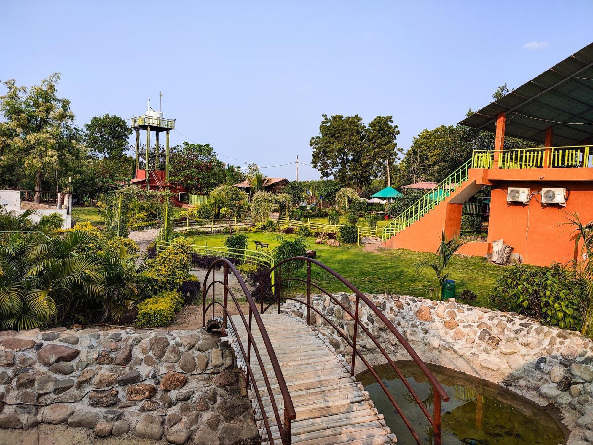 Van Vagdo Resort Rajpipla Ngoại thất bức ảnh